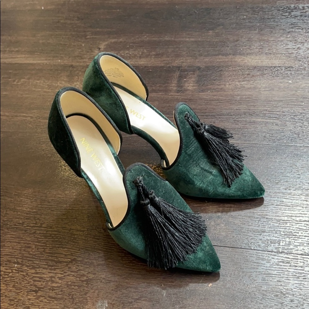 Nine West women’s green Velver black Pumps,4” heel